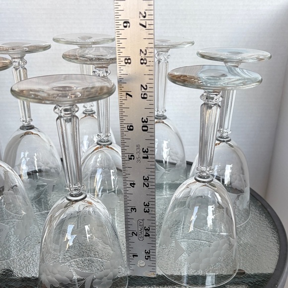 Elegant Clear Wine Glass Set